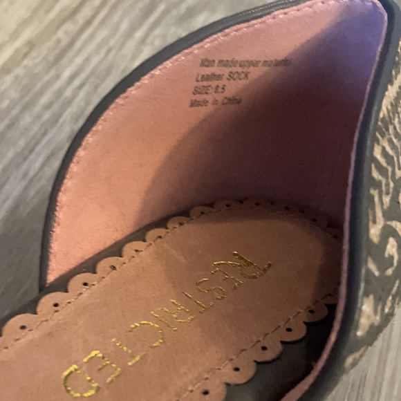 Slip on flats. - Picture 4 of 4